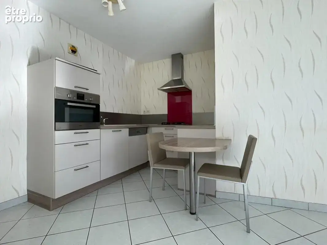 À montfort-sur-meu, un appartement qui a tout d'une petite maison ! - photo 3