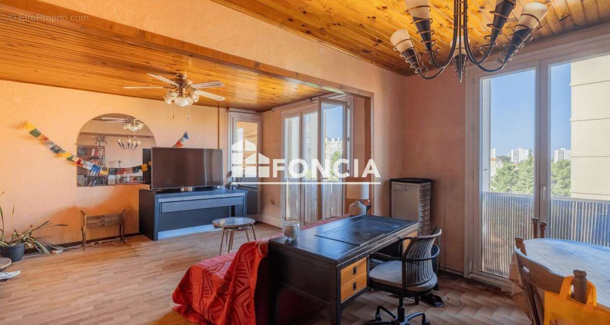 Appartement à MARSEILLE-11E