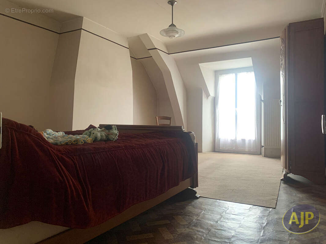 Maison à SAINTE-GEMMES-D'ANDIGNE