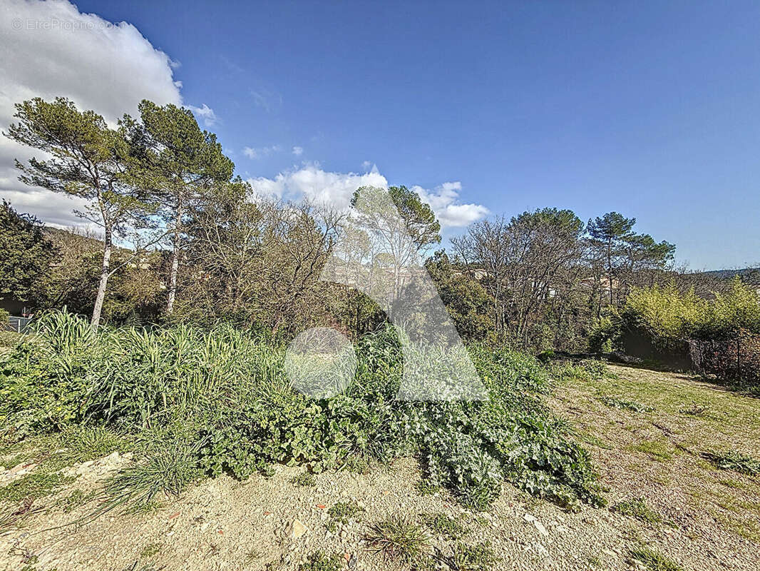 Terrain à PEYMEINADE