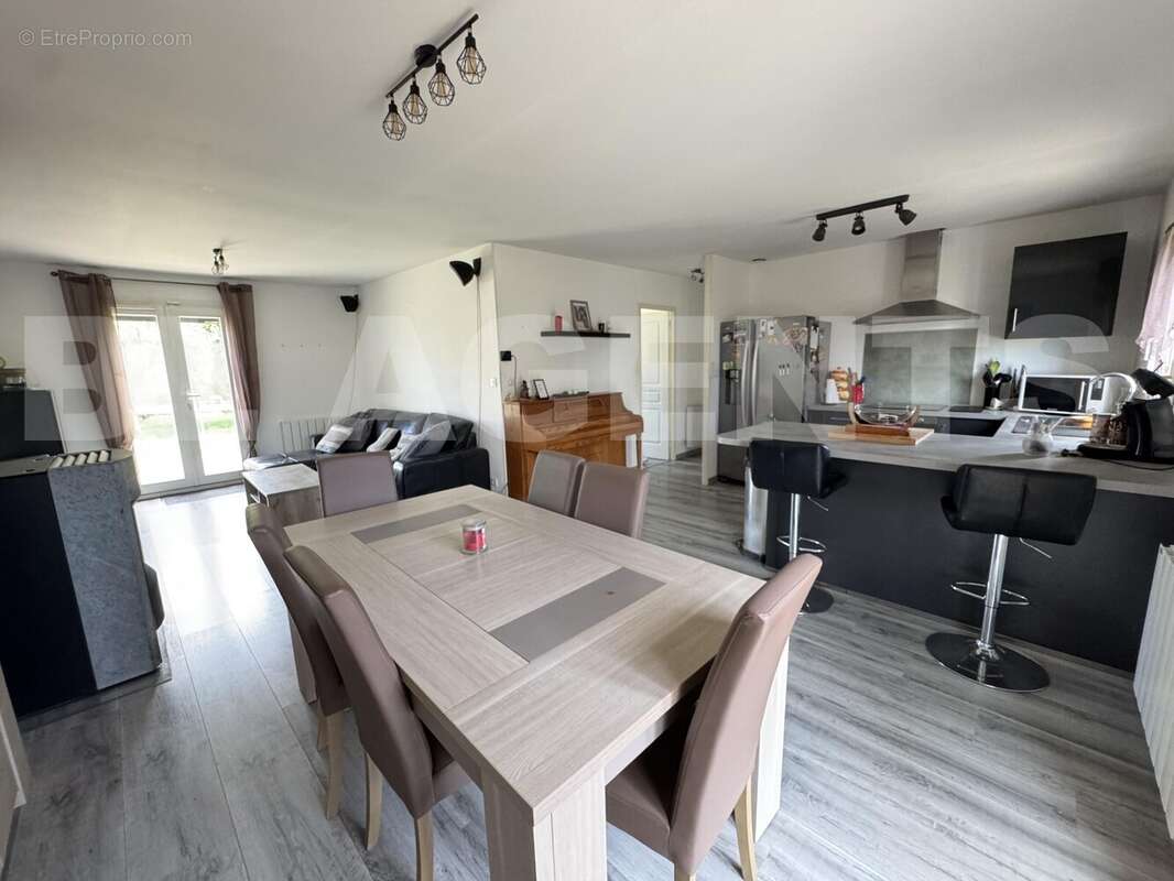 IMG_2015 - Maison à CREPY-EN-VALOIS