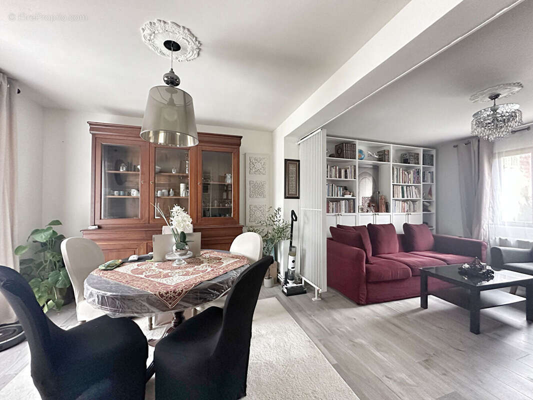 Maison à SAINT-PIERRE-DU-PERRAY