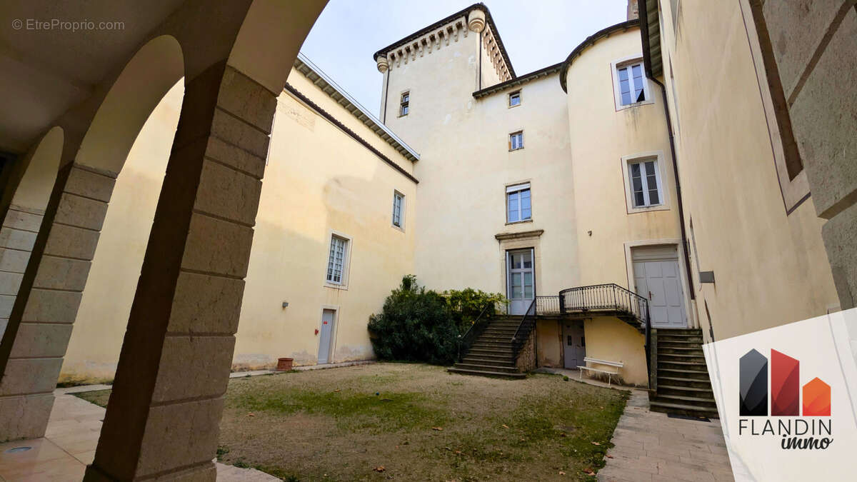 Autre à CHARLY