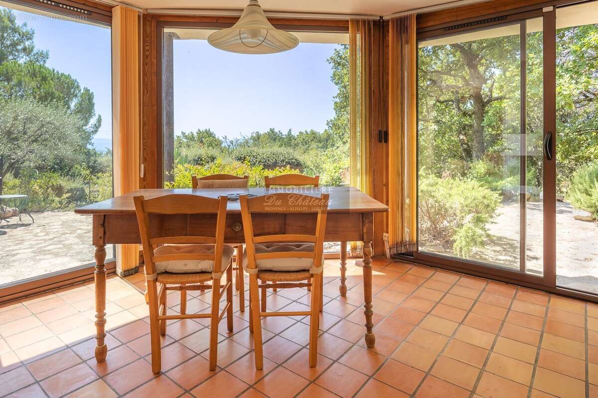 Maison d'architecte avec vue panoramique, trois chambres et piscine - photo 5
