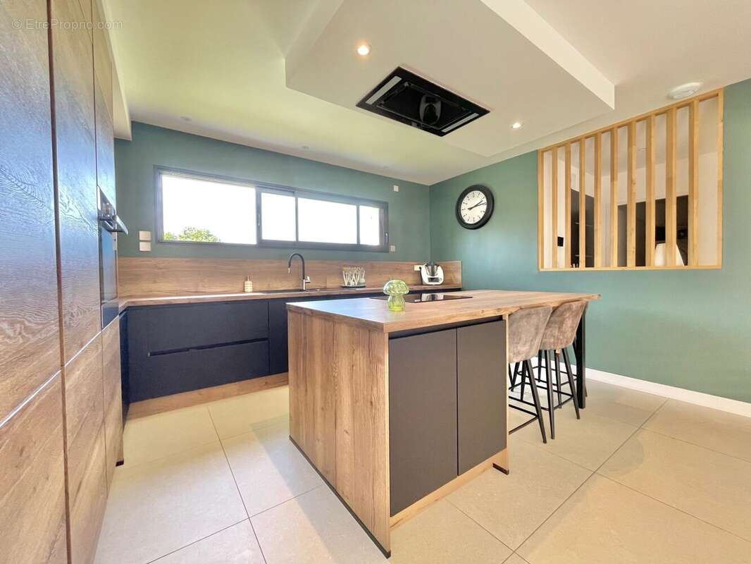 Maison 134 m² à Bourg-Des-Comptes  - photo 6