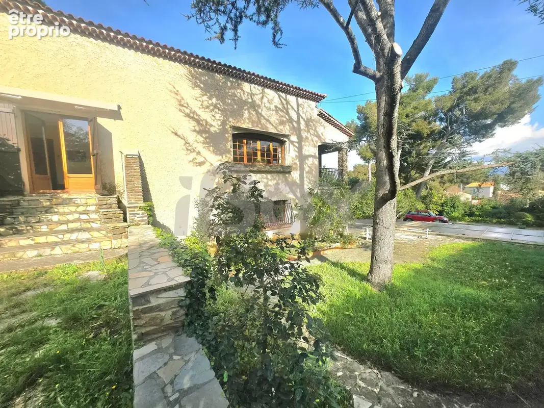 Villa 7 pièces sur 1 932 m2 de terrain avec piscine   Mer à pied - photo 5