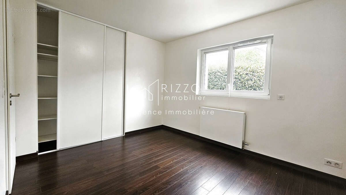 Appartement à PERON