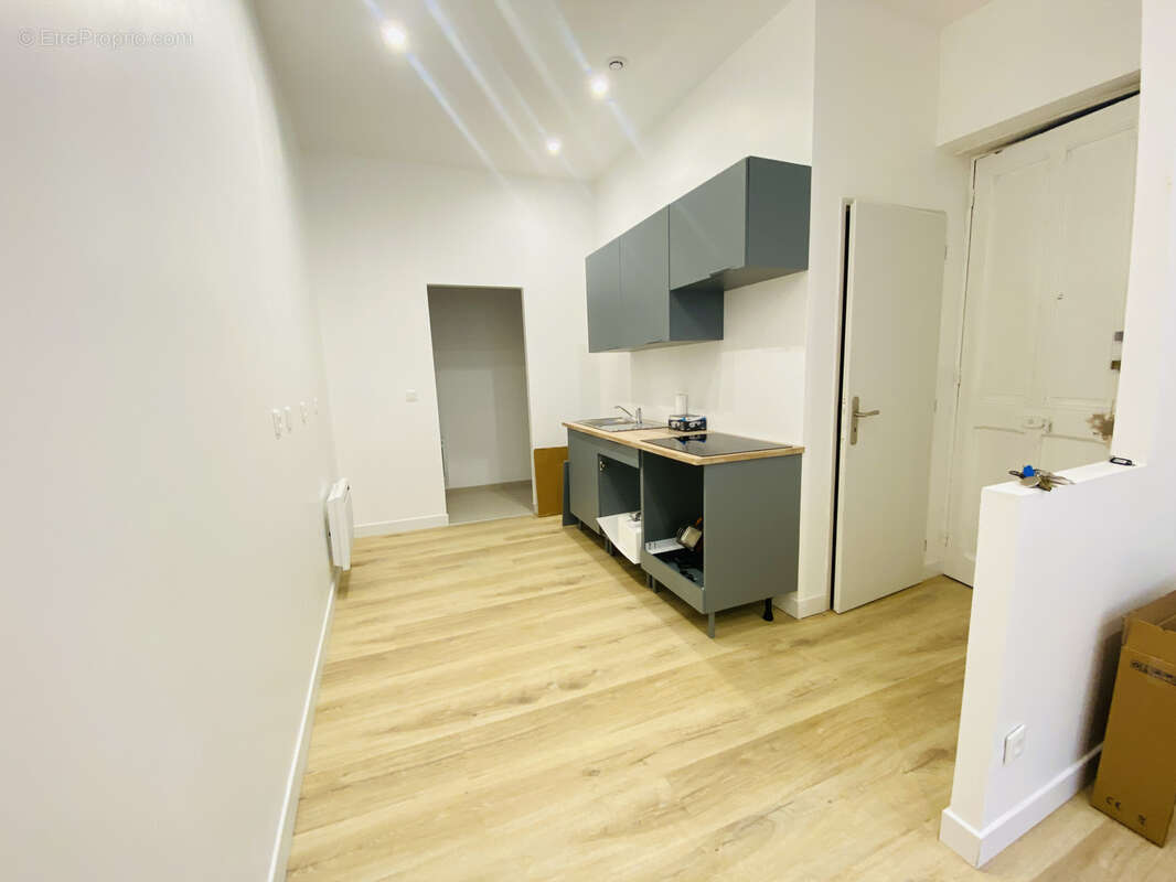 Appartement T1 rénové au 1er étage. - photo 6