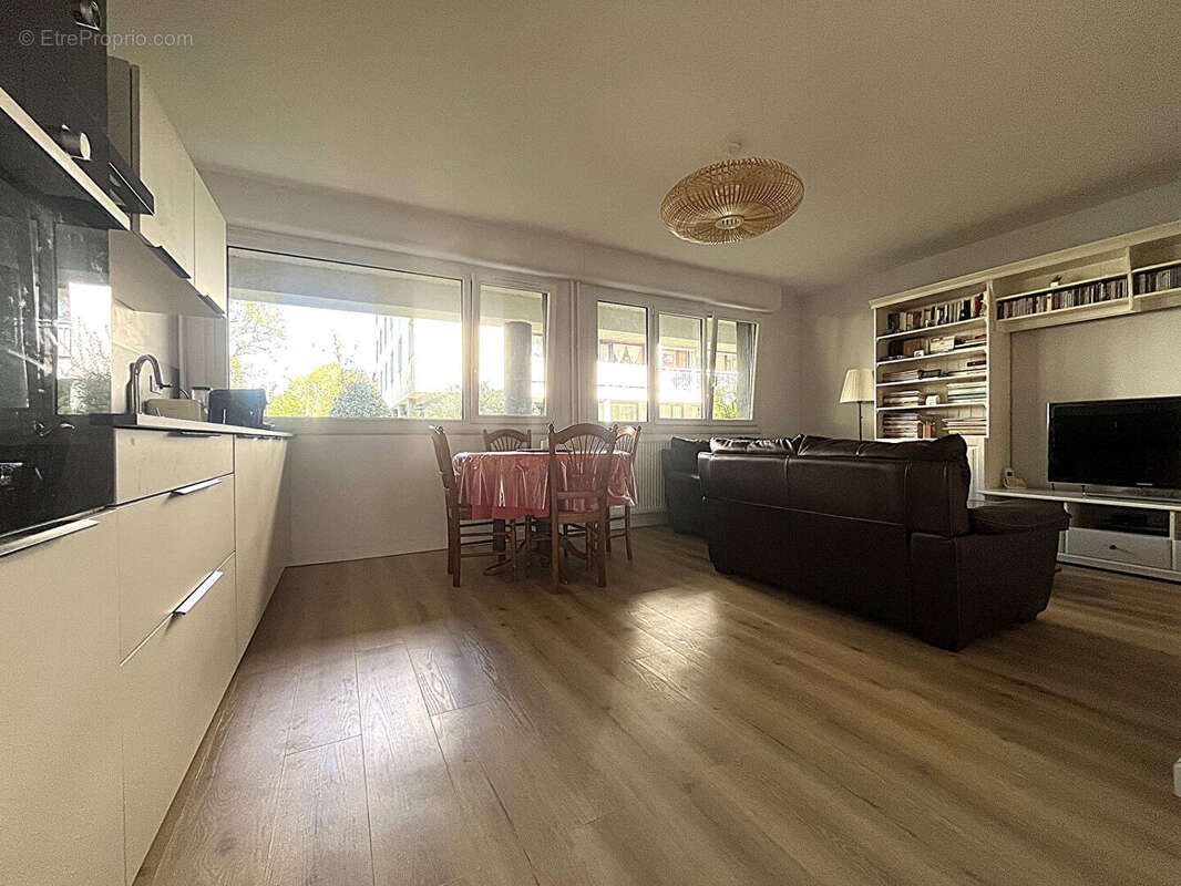 Appartement à SAINT-CYR-SUR-LOIRE