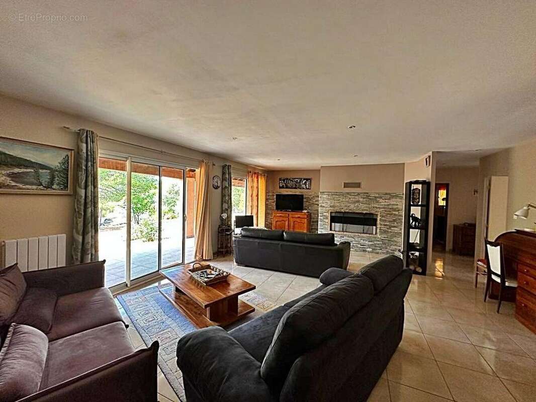 Maison 176 m² à Pierrerue  - photo 4
