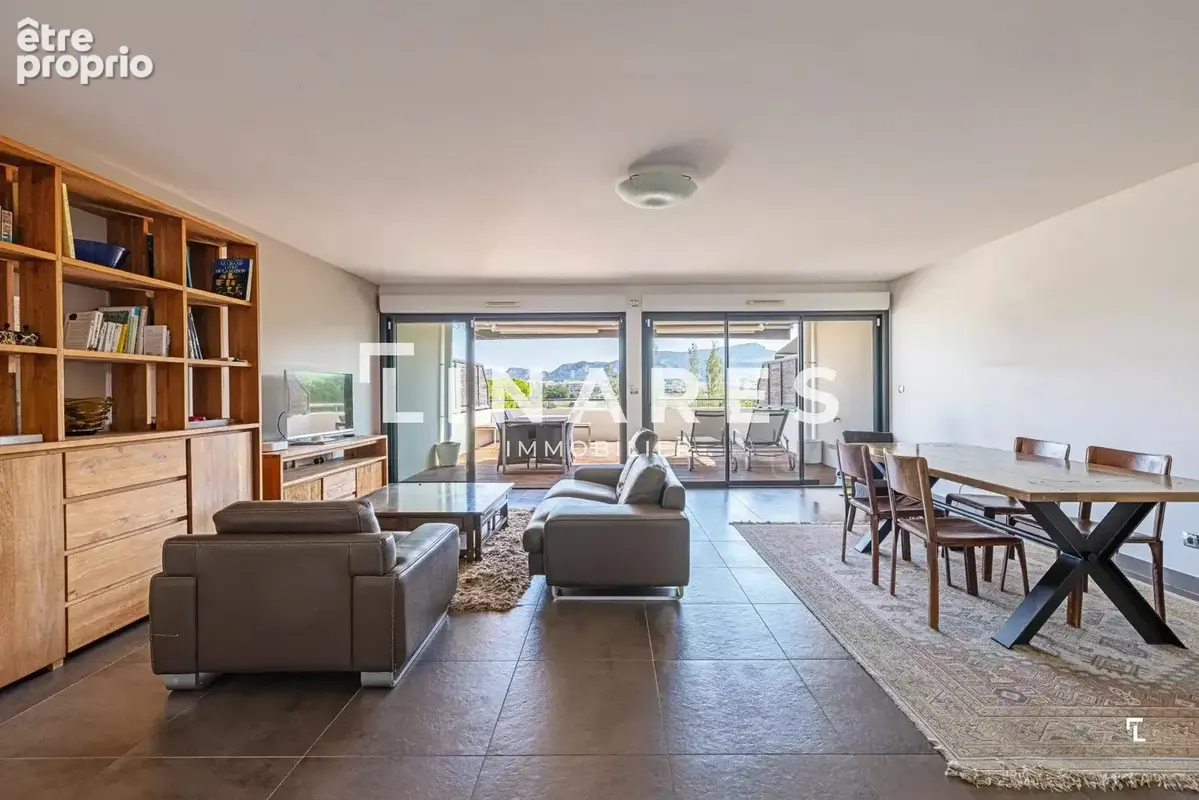 GRAND LARGE - Appartement de 139m2 - Terrasses - Vue imprenable - 13008 - photo 3