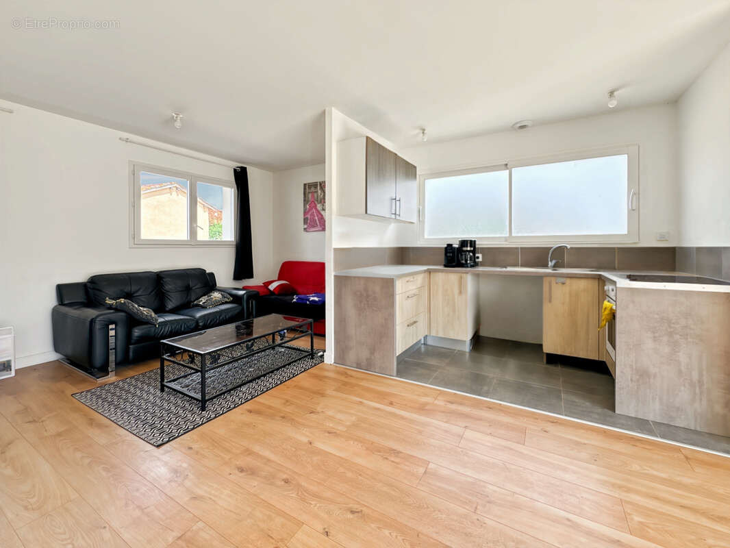 À vendre   Maison lumineuse avec jardin à Saint-Jean-de-Thurigneux - photo 11
