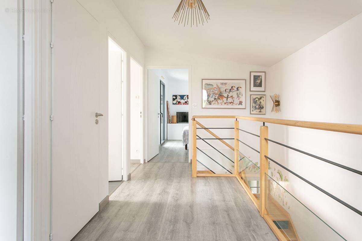 Maison Mouzillon 6 P . 4 Chs . Bureau . 138.77 M² . T 681 M² . Garage . Terrasse . Balcon - photo 18