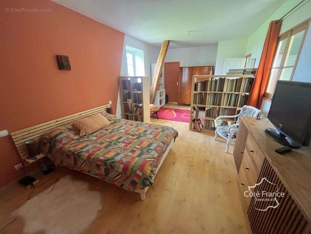 Maison à VIC-DE-CHASSENAY