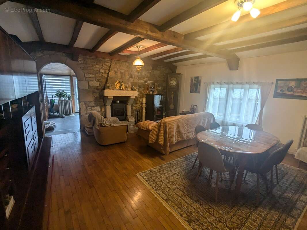 Ploerdut jolie maison en pierre sous ardoise de 94 m² environ 5 pieces 2 dependances terrain clos de 2686m² a batir - photo 3