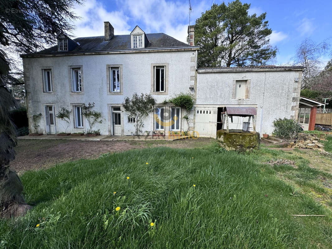 Maison à COULONGES-SUR-L'AUTIZE