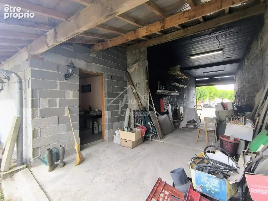 Maison de bourg à rénover avec jardin et garage - photo 4