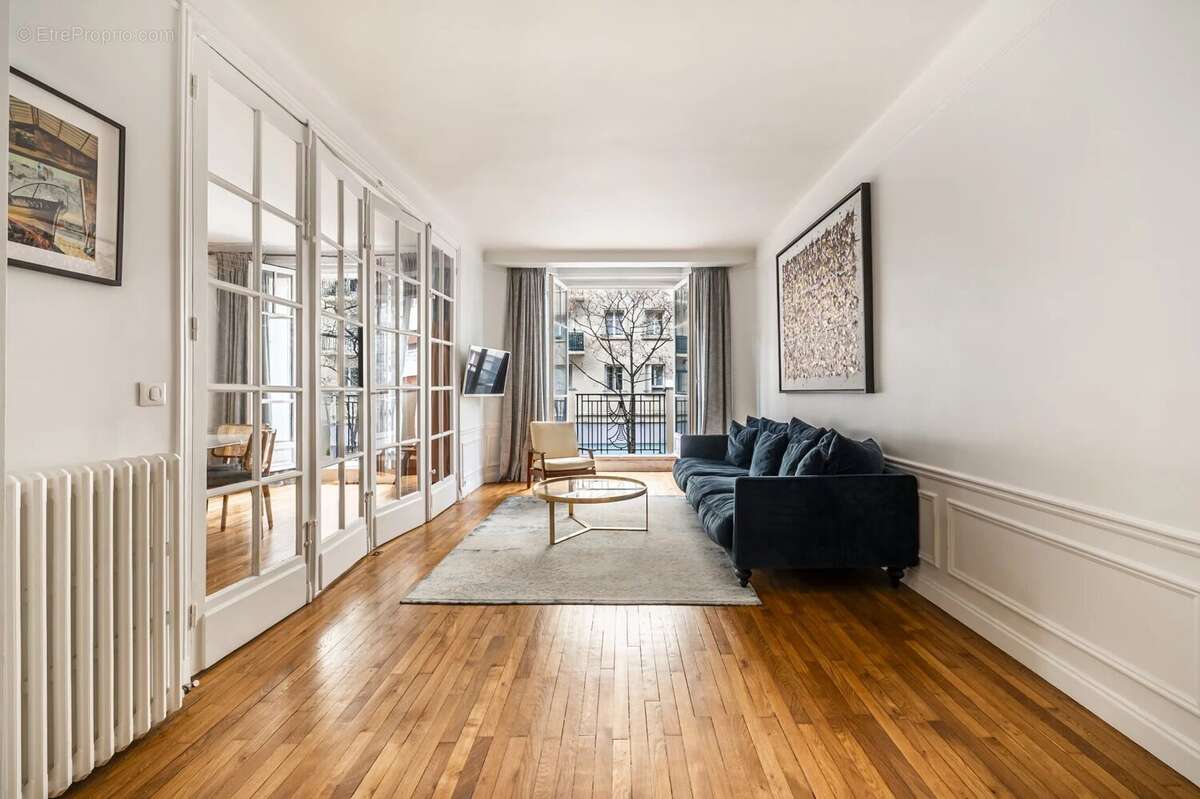 Appartement à PARIS-16E