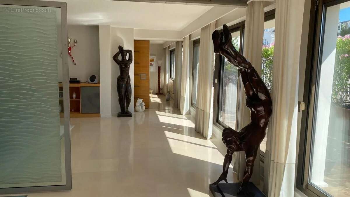 Appartement à PARIS-16E