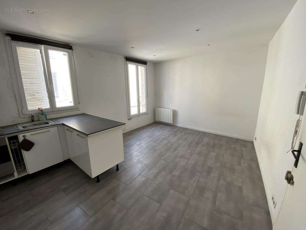 Studio de 22.89m² - chaville centre ville - photo 2