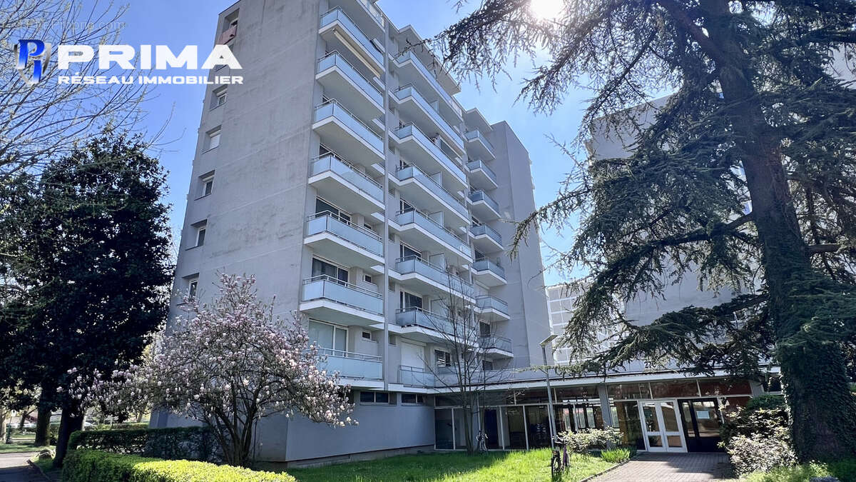 Appartement à SAINT-MARTIN-D'HERES