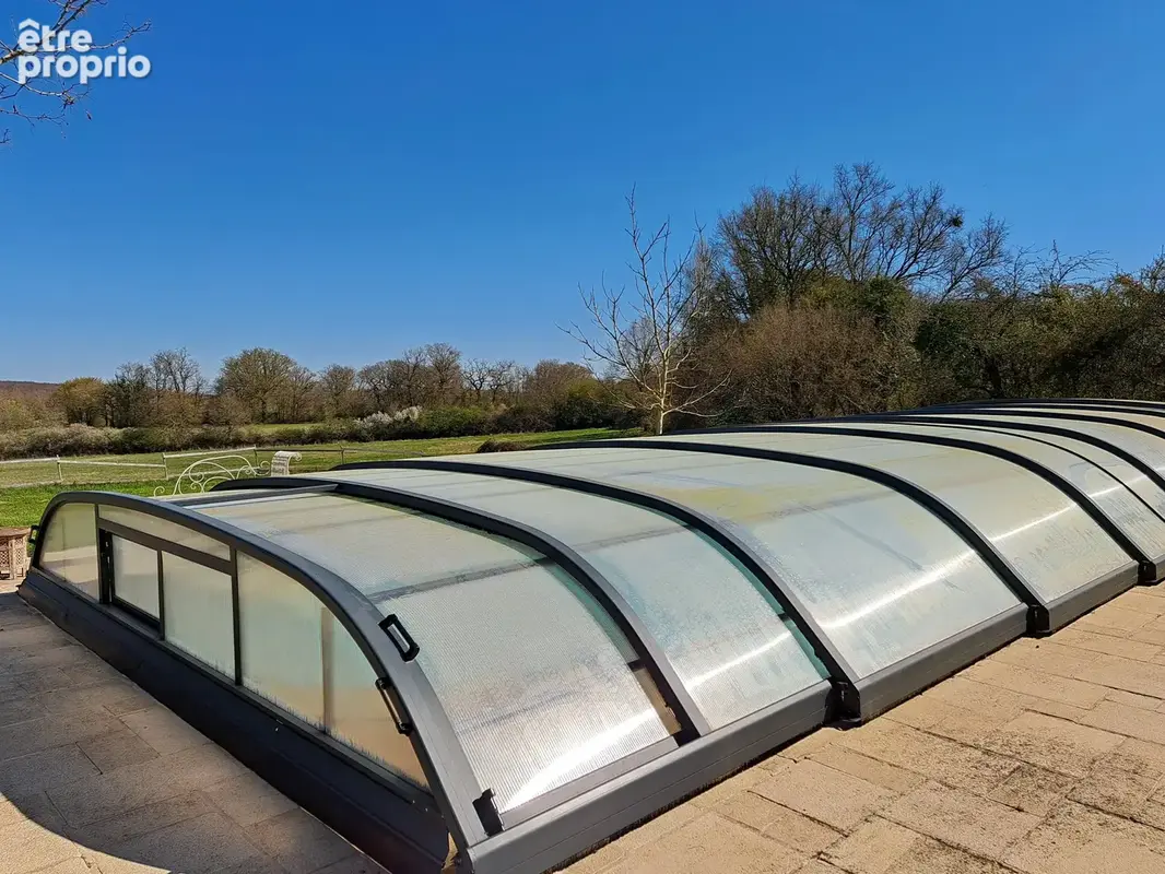 Ensemble immobilier de deux maisons avec vue et sur près de 5 hectares - photo 17