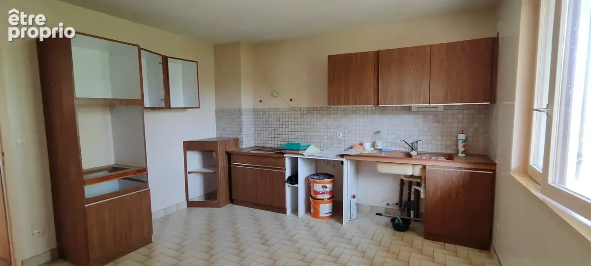 Une maison familiale au calme, avec vue et beau potentiel - photo 4