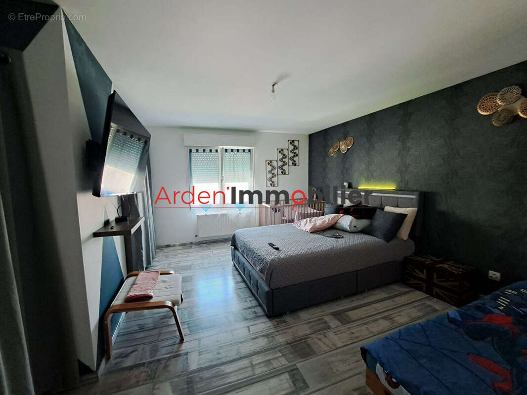 Maison 9 pièces à vendre à Chappes - 173,60 m² sur terrain de 680 m² - photo 7