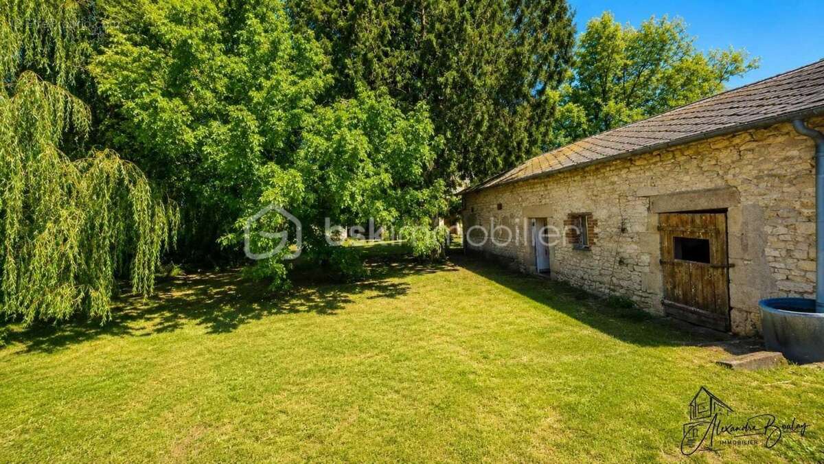 Corps de ferme exceptionnel – Trois habitations rénovées – Plus de 400 m² de dépendances – 9 913 m² de terrain - photo 3