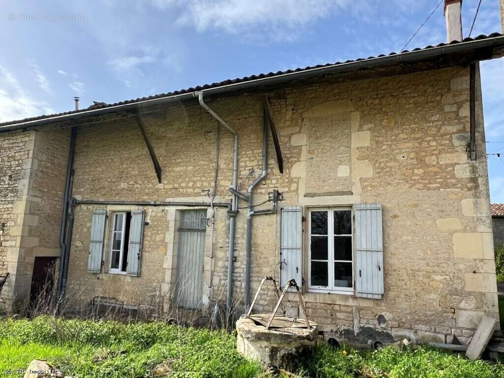 Maison à RUFFEC