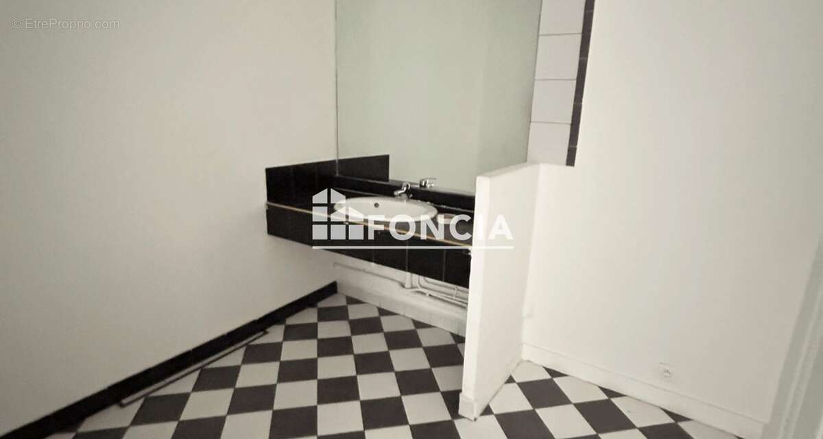 Appartement à MARSEILLE-1E