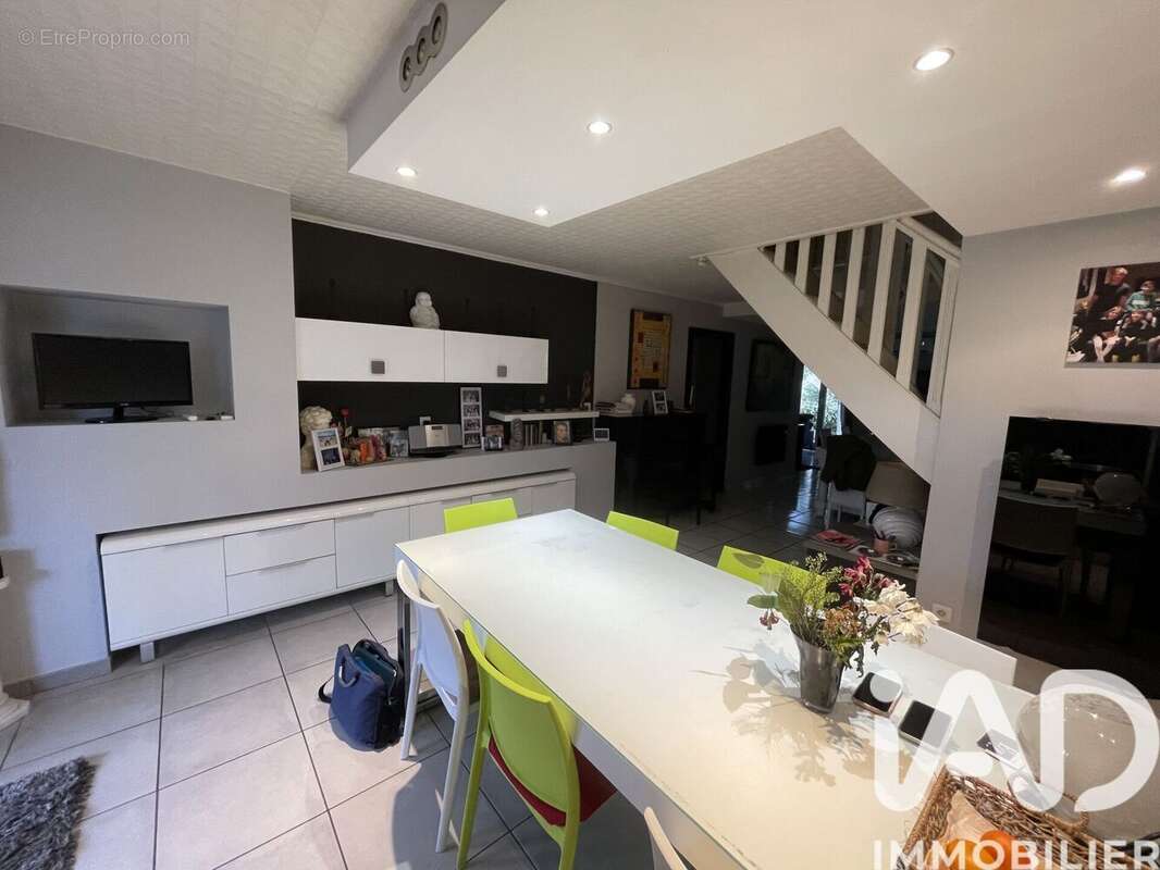 Photo 7 - Maison à VEAUCHE