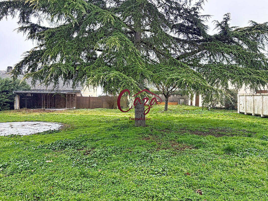 Terrain à SAINT-CAPRAIS-DE-BORDEAUX