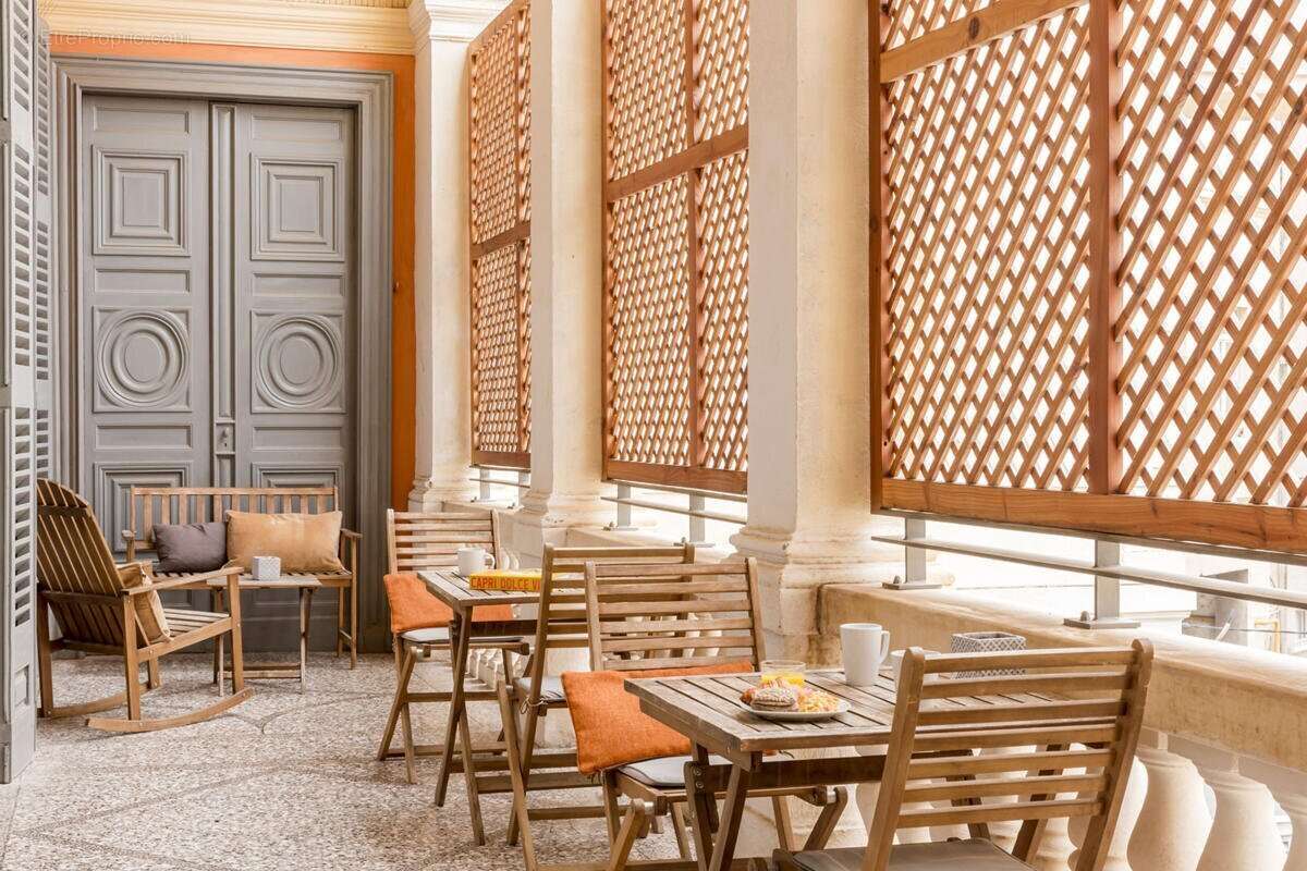 INVESTISSEMENT LOCATIF  Nîmes  Résidence d'Affaires Appart'City Collection Nîmes Arènes - 6, 07 % de rentabilité - photo 10