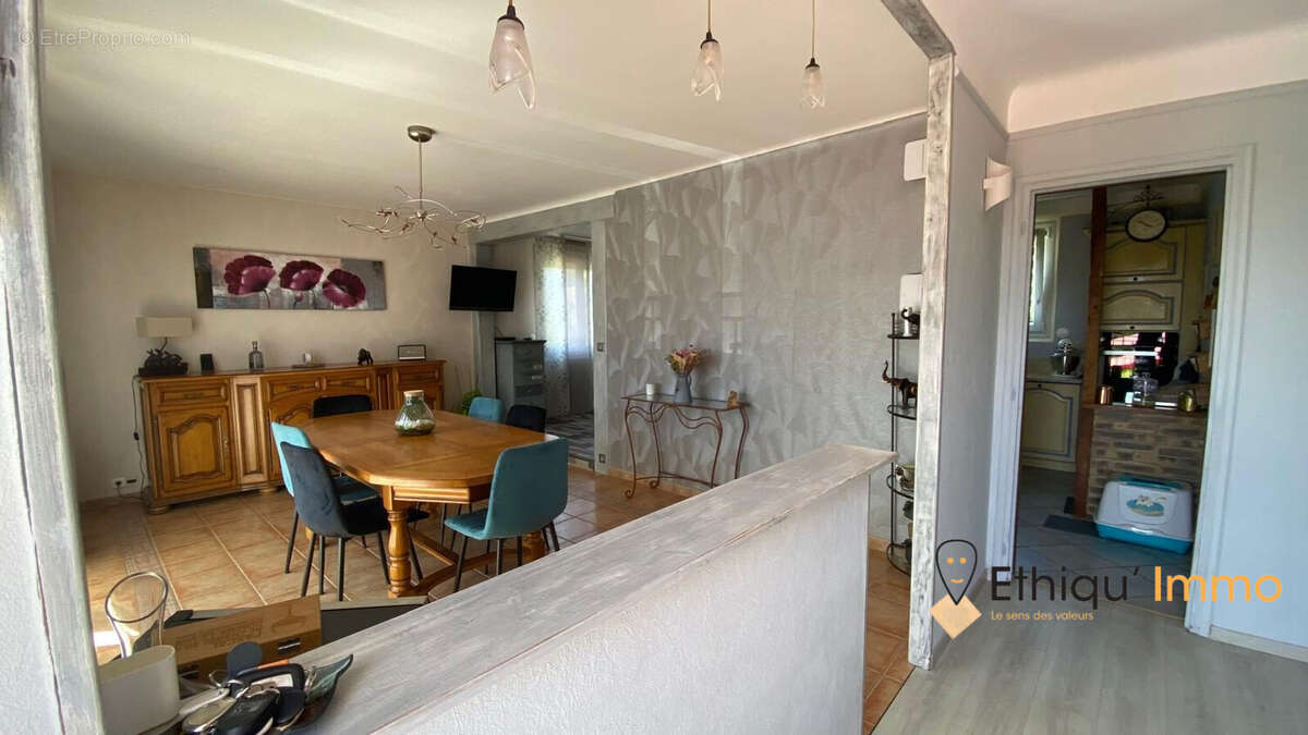 Maison 107 m² à La Riviere-De-Corps  - photo 5