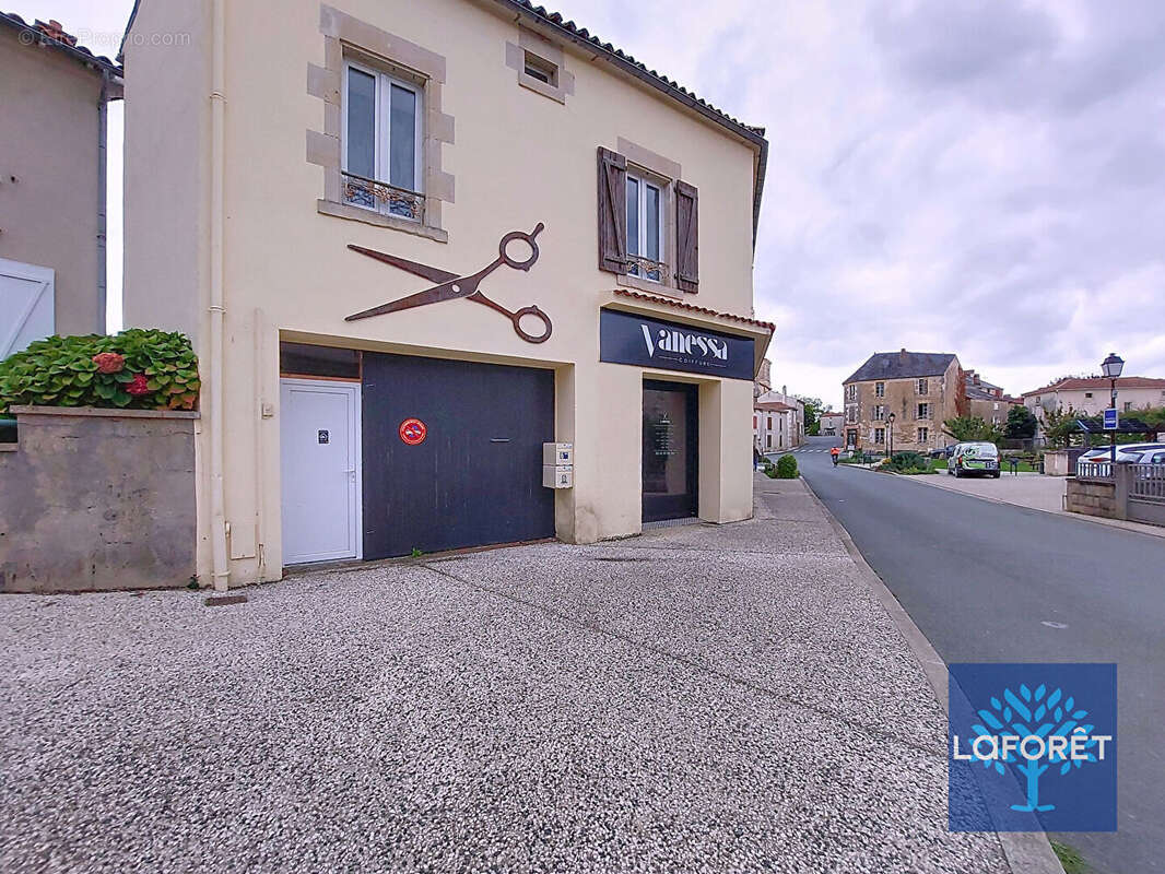 Immeuble de rapport avec local commercial et appartement Centre-bourg - photo 16