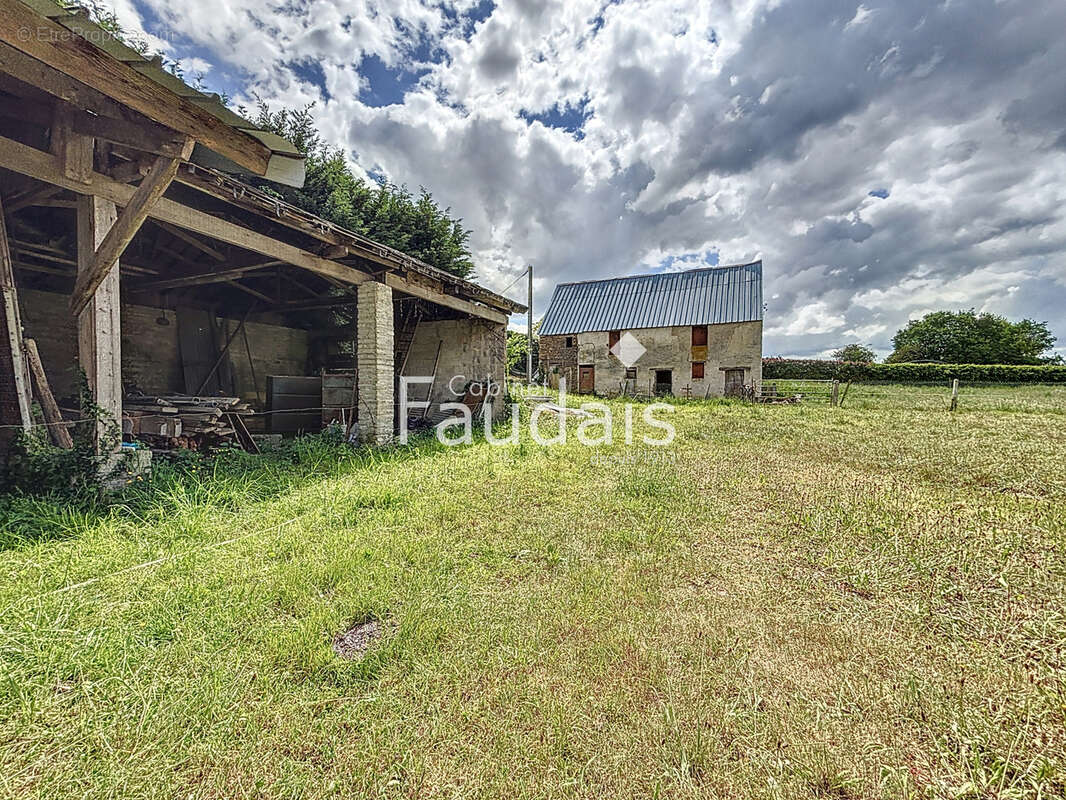 Maison à CONDE-SUR-VIRE