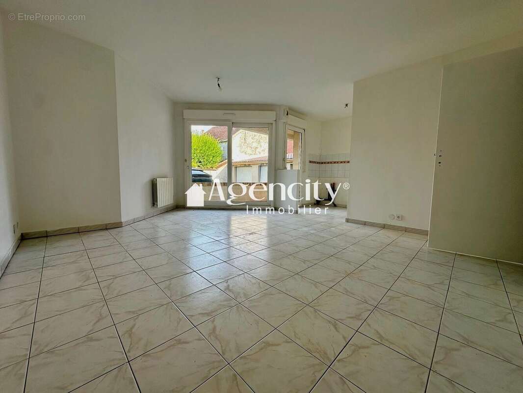 Appartement à TORCY