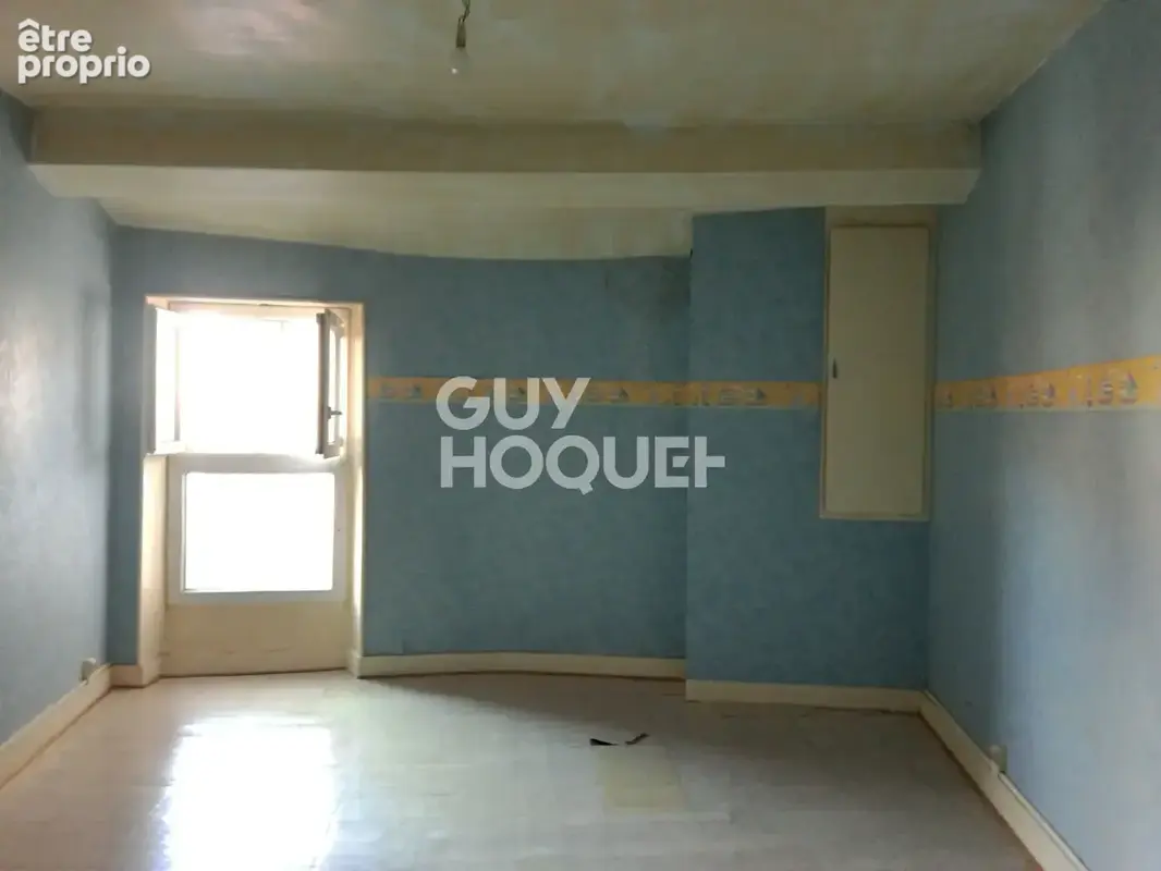 Maison de ville avec cour et dépendances - photo 5