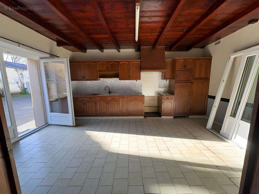 Maison à SAINT-LAURENT-DE-COGNAC