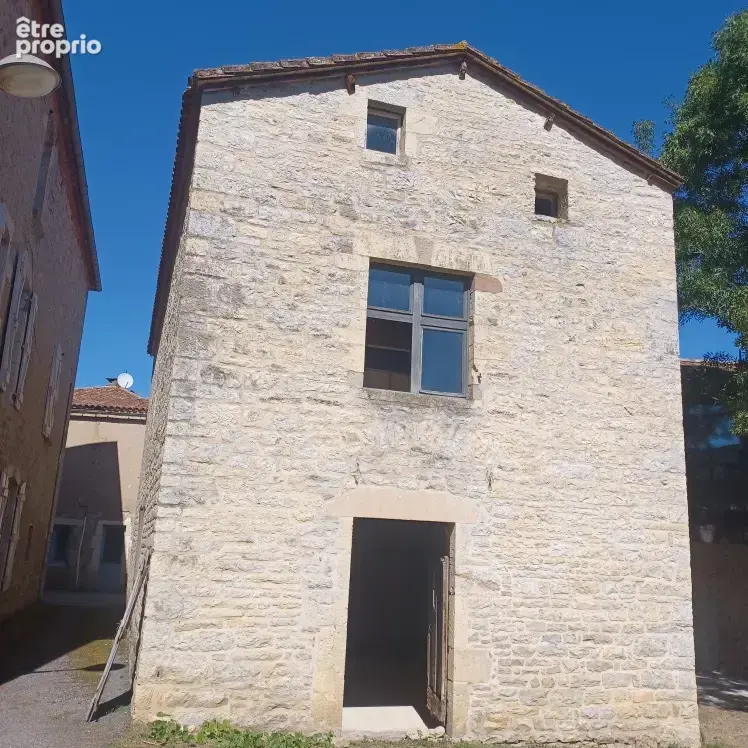 Maison de caractère  en pierre en cours de rénovation sur 380 m2 de terrain - photo 3