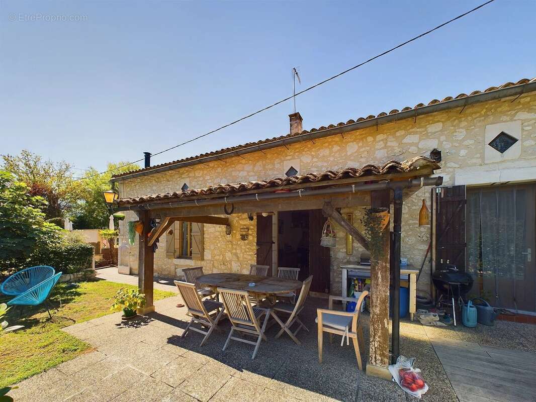 Maison en pierre avec 5 gîtes et piscine - photo 2