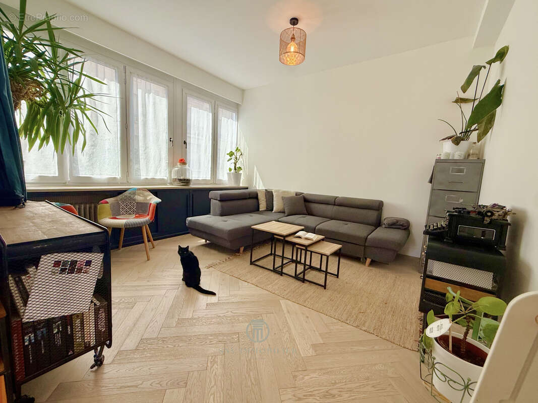Appartement rénové avec terrasse et 3 chambres en plein centre-ville de Clermont-Ferrand - photo 8