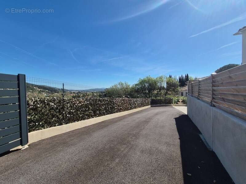 Maison à SOLLIES-VILLE