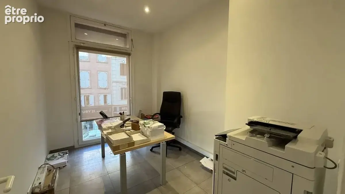 Vente Murs commerciaux Libre 93m² - Coeur de St Raphaël - 100m du Port - photo 8