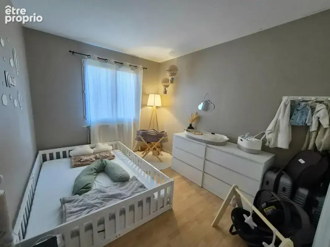 Maison individuelle de plain-pied avec piscine, terrain tout autour – Centre de Roche-la-Molière. DPE C - photo 11