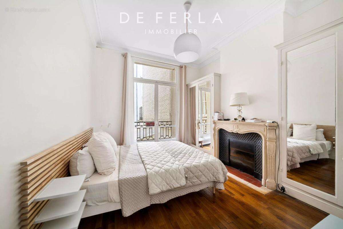 Appartement à PARIS-16E