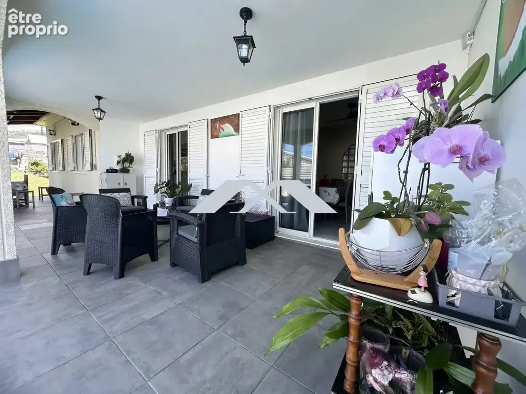 Maison 5 pièces 121 m² à vendre à Saint-Joseph (97480) - photo 2