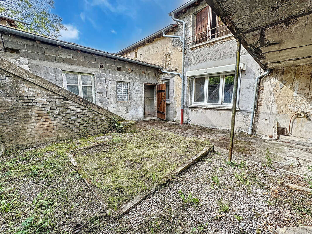 Maison à THIRAUCOURT