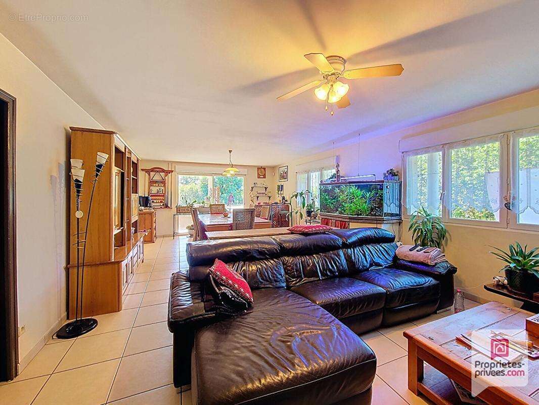 Maison à SAINT-CYR-LA-ROCHE